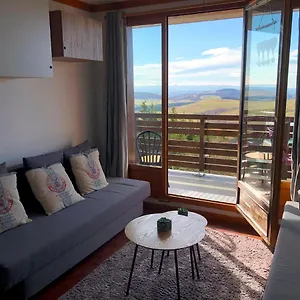 https://lama-gite-des-puys-t3-balcon-et-vue-sud-parking-prive.hotels-rhonealpes.com